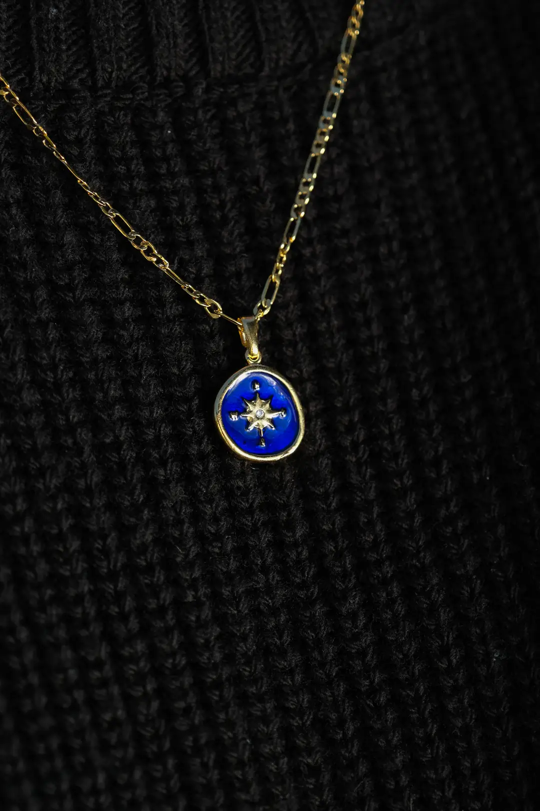Ürün görseli: Midnight Compass Necklace