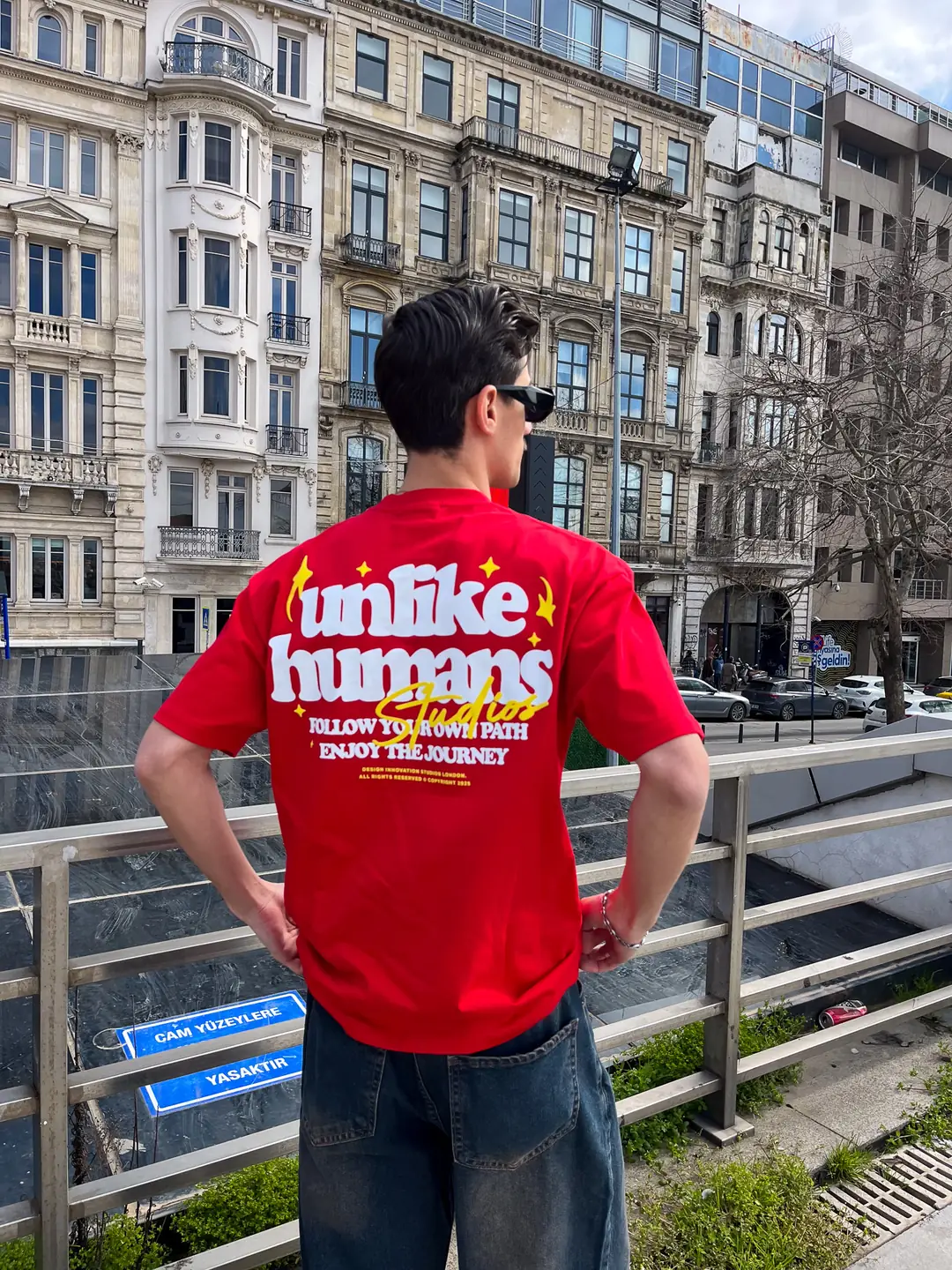 Ürün görseli: Unlike Humans Tişört