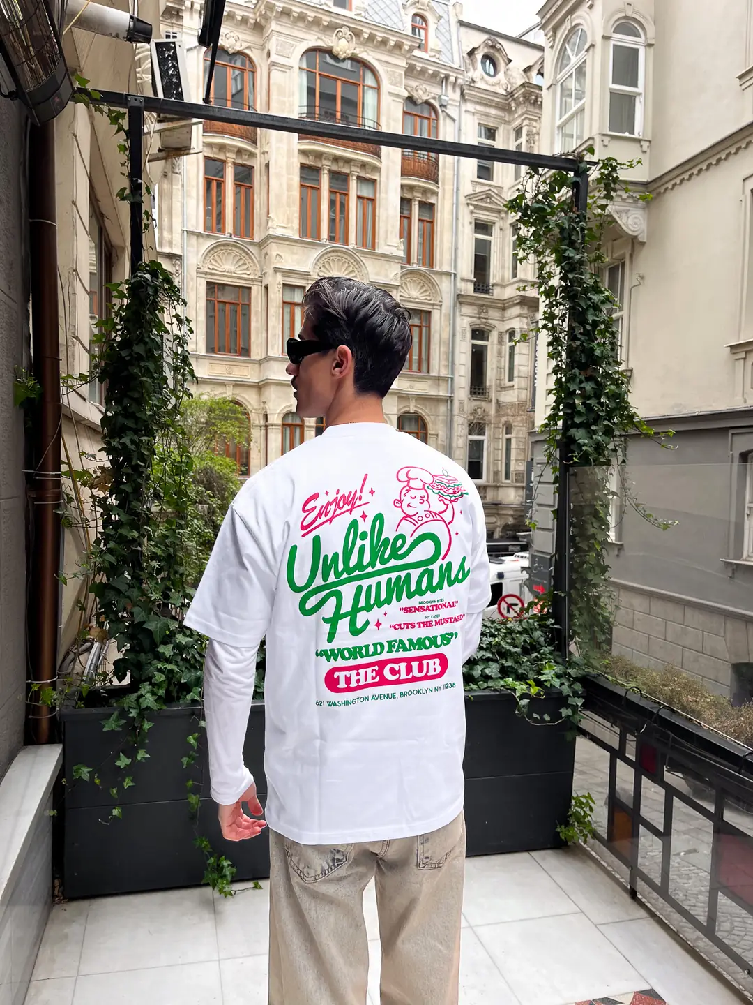 Ürün görseli: Unlike Humans Club Tişört - Beyaz