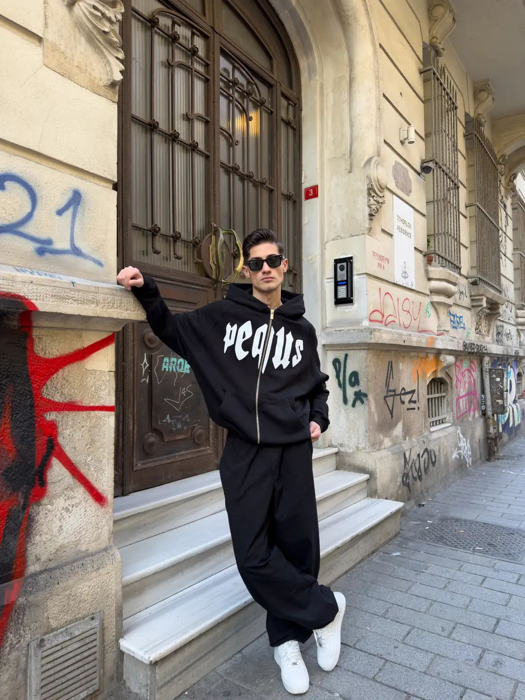 Pequs Siyah Zip Hoodie