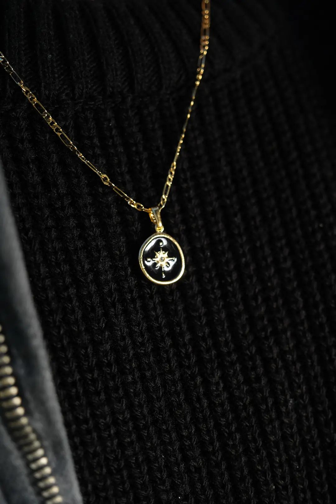Ürün görseli: Shadow Compass Necklace