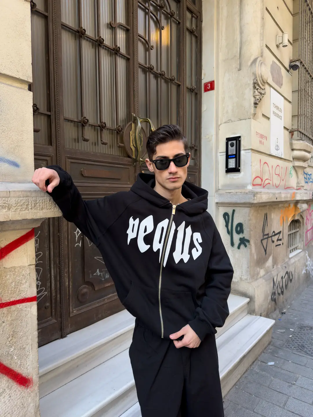 Ürün görseli: Pequs Siyah Zip Hoodie