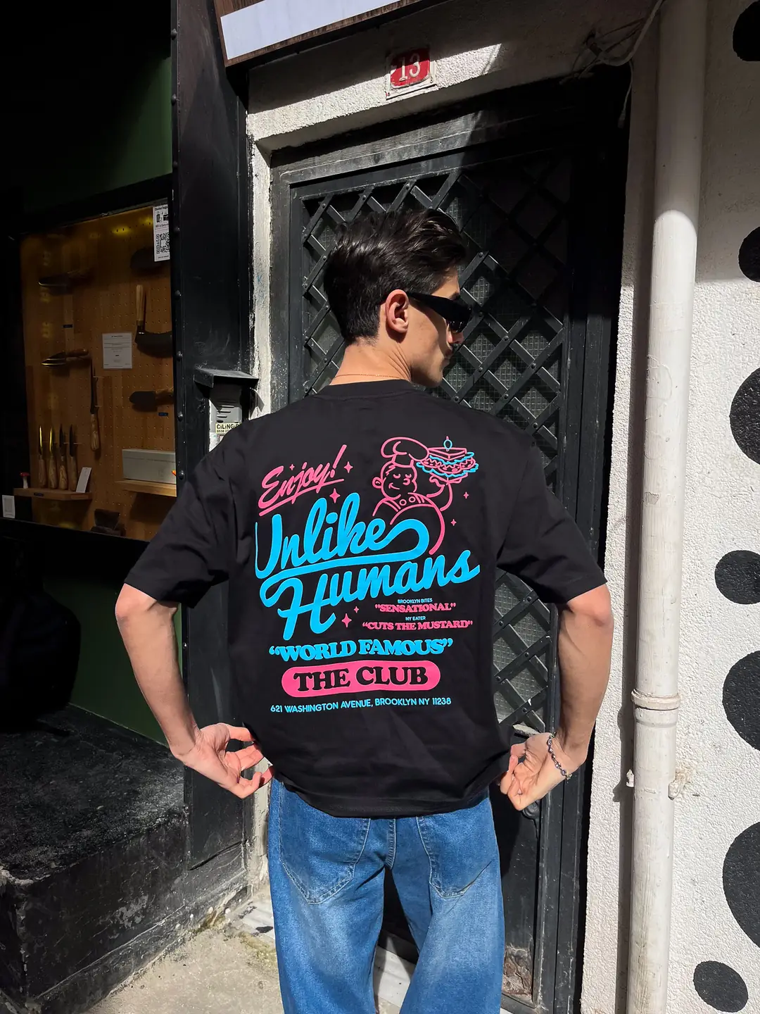 Ürün görseli: Unlike Humans Club Tişört - Siyah