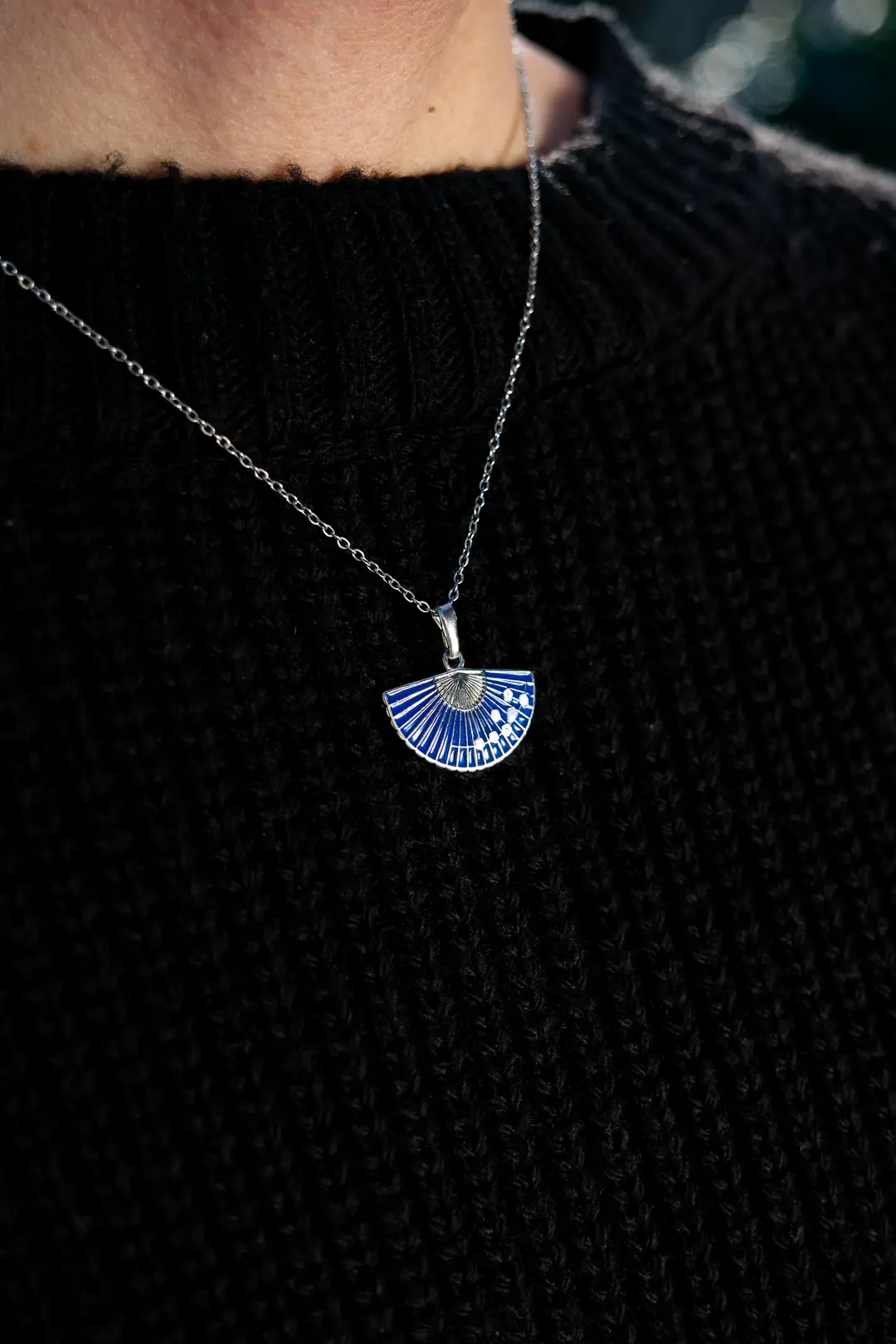 Ürün görseli: Elegant Silver Fan Necklace